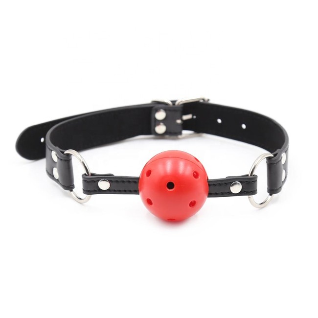 Дышащий кляп на кожаном ремешке с застежкой Onjoy BDSM Breathable Ball Gag (красный)