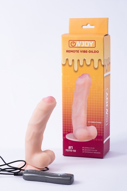 Реалистичный вибратор на присоске из кибер-кожи с выносным пультом Onjoy Remote Vibe-Dildo #1 (10 режимов)