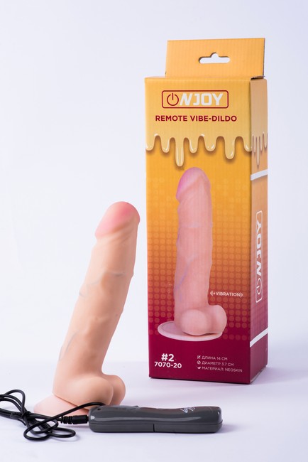 Реалистичный вибратор на присоске из кибер-кожи с выносным пультом Onjoy Remote Vibe-Dildo #2 (10 режимов)